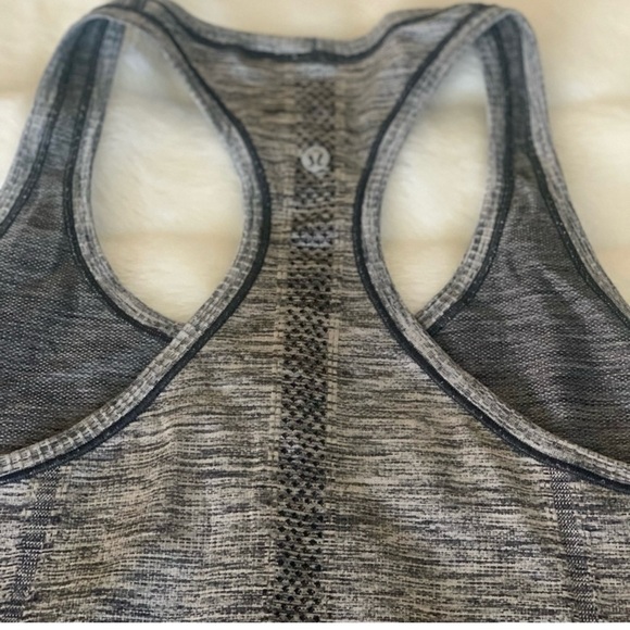 Lululemon Run Swiftly Tech Racerback Tank Size 12 - Picture 5 of 10